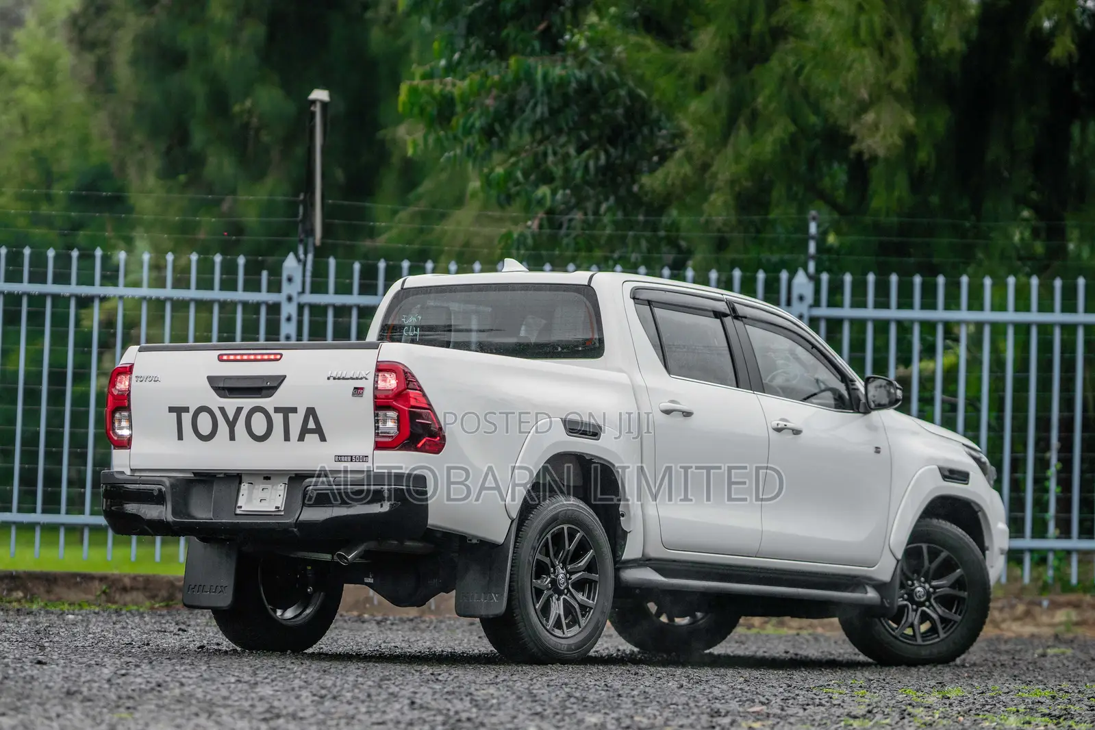 Toyota Hilux 2022 White