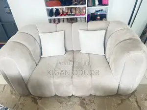 Modern Luxury 5-Seater Sofa in Cream/Beige Fabric. Very Comfortable
