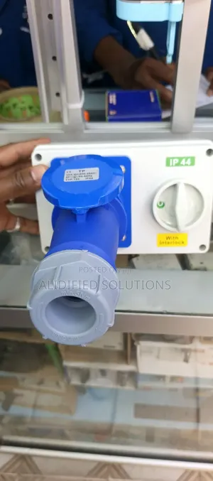 Interlock Industrial Socket 32a 3pin