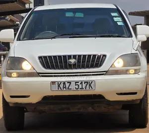 Toyota Harrier 2000 White