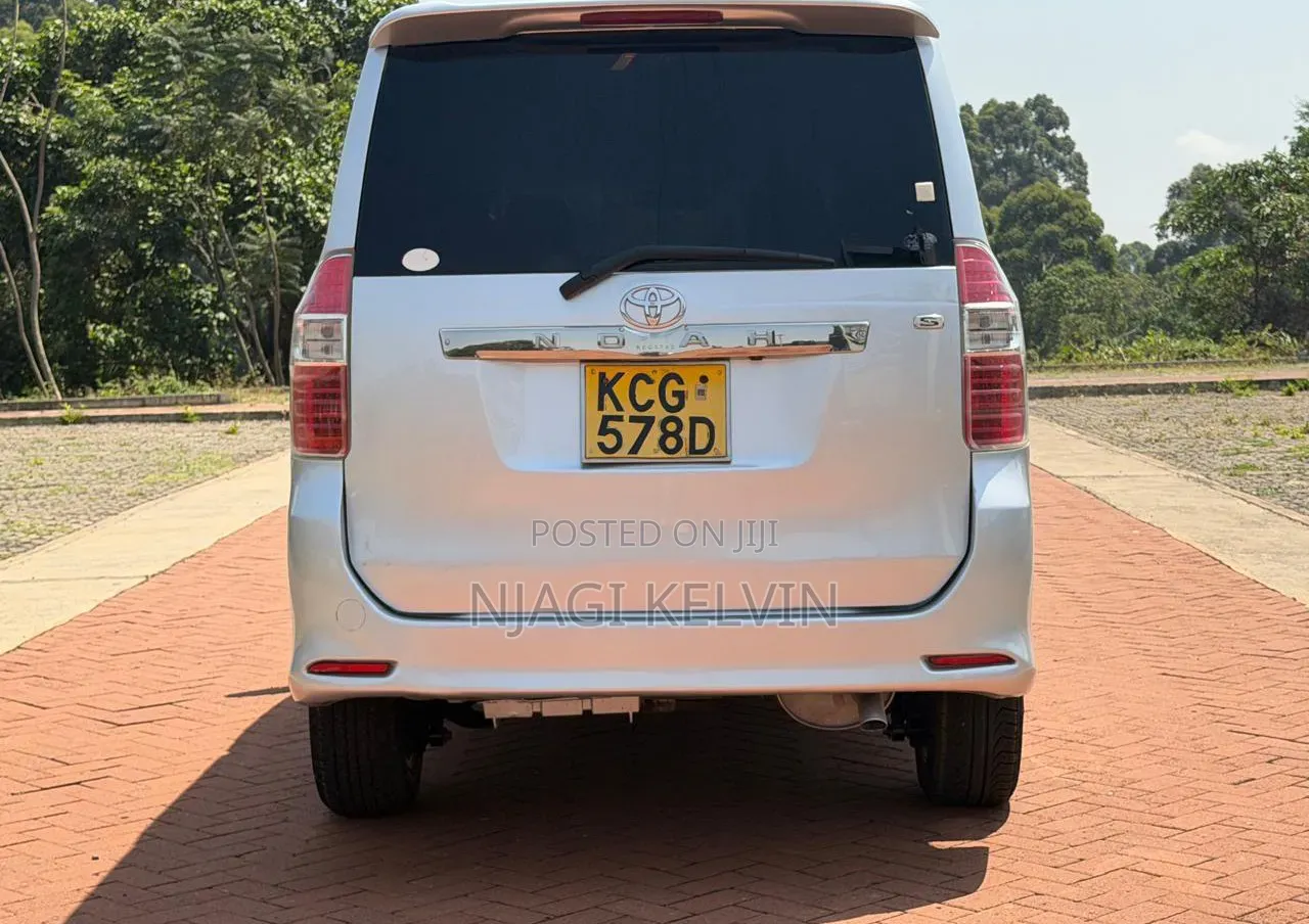 Toyota Noah 2009 Silver