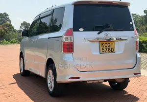 Toyota Noah 2009 Silver