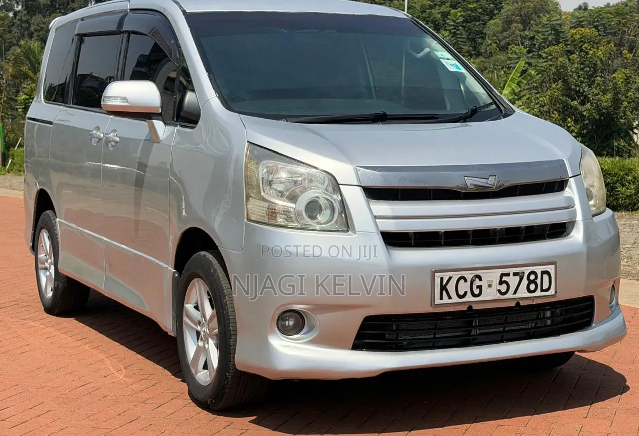 Toyota Noah 2009 Silver