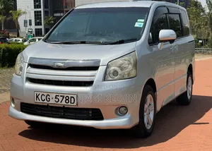 Toyota Noah 2009 Silver