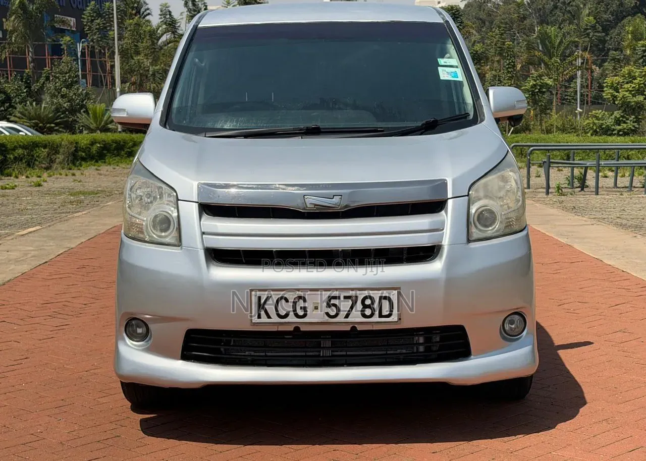 Toyota Noah 2009 Silver
