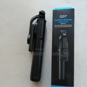 Q07 Foldable Selfie Stick Tripod – Live Stream Video Stand