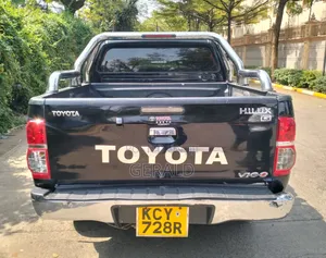Toyota Hilux 2013 Black