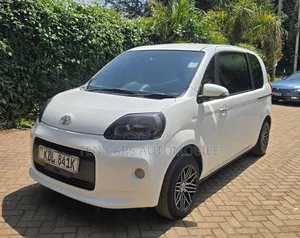 Toyota Porte 2015 White