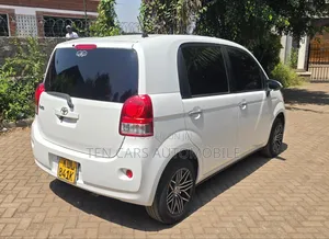 Toyota Porte 2015 White