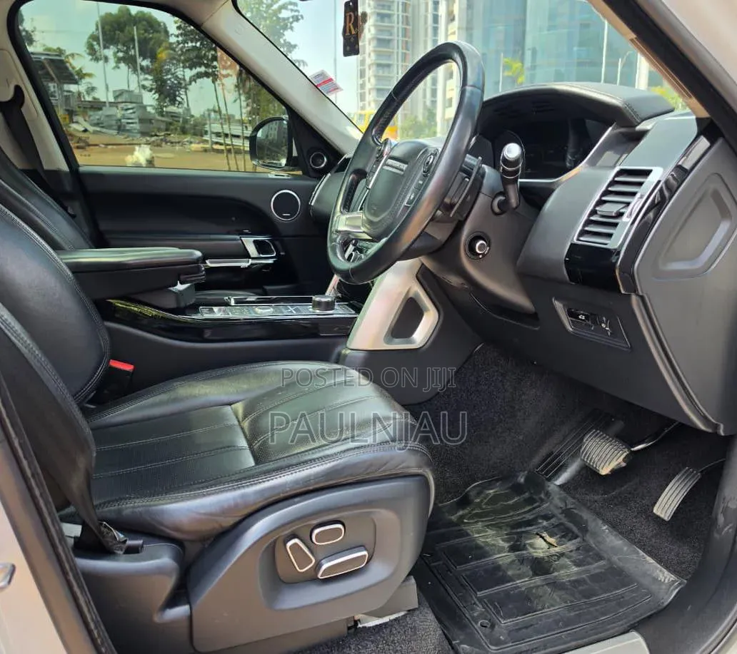 Land Rover Discovery 2013 White