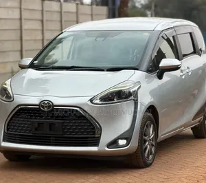 Toyota Sienta 2019 Silver