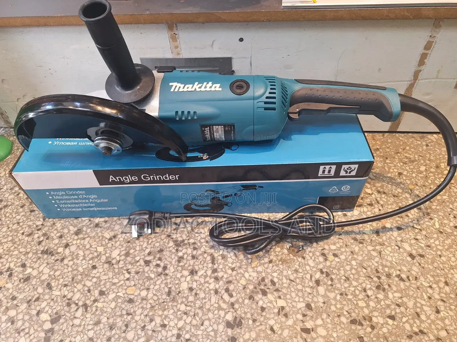 Makita 9 Inch Angle Grinder