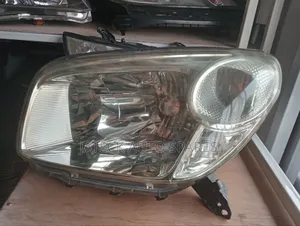Toyota Rav4 Headlight