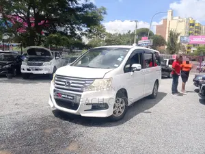 Honda Stepwgn 2014 White
