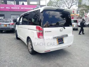 Honda Stepwgn 2014 White
