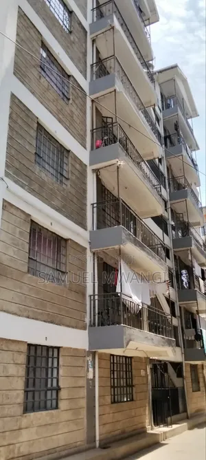 2bdrm Block of Flats in Greenspan for sale