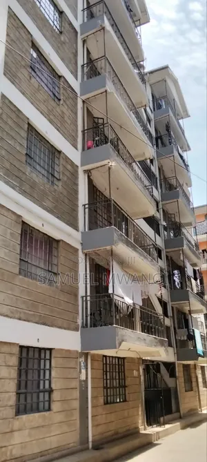 2bdrm Block of Flats in Greenspan for sale