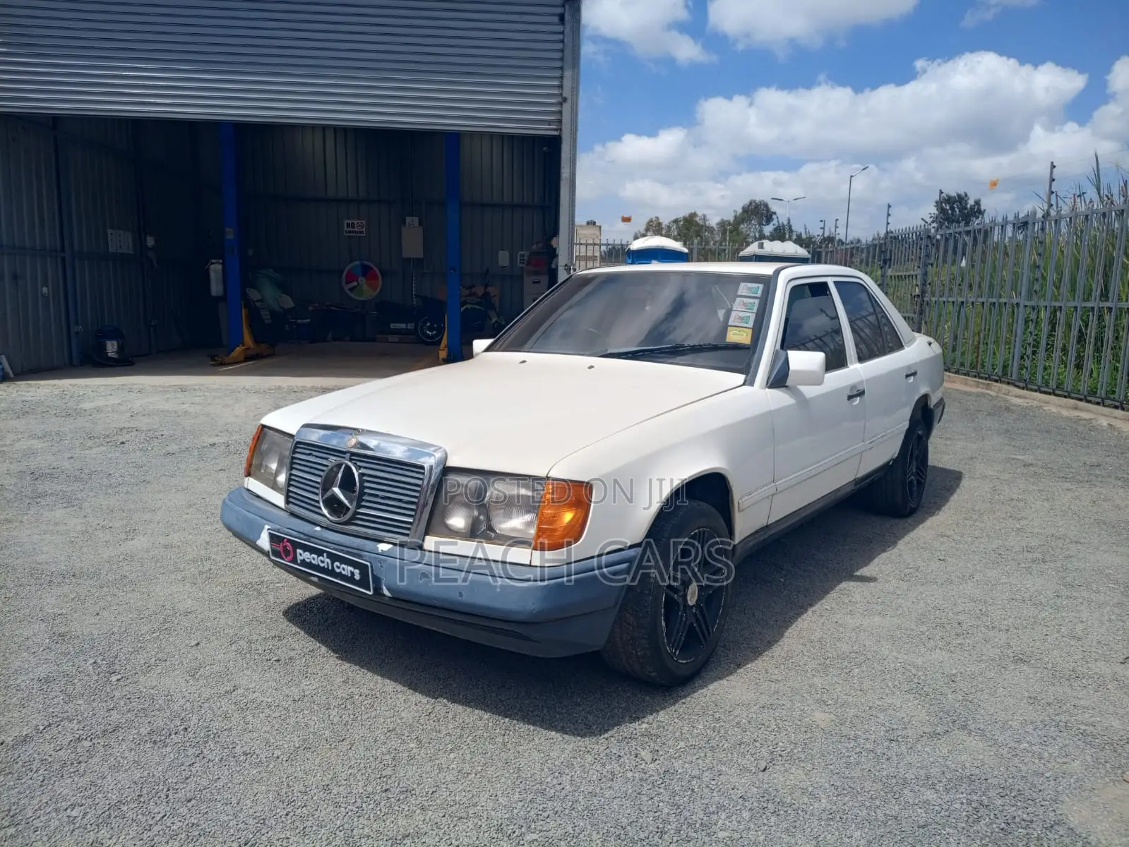Mercedes-Benz E200 1986 White