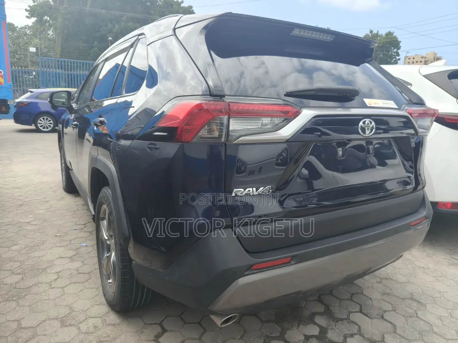 Toyota RAV4 2020 Blue