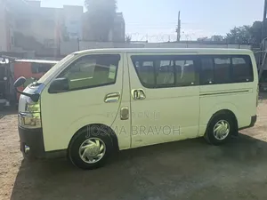 Toyota HiAce 2014 White
