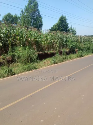 DISTRESS SALE: 1/4 Acre Kanyanjara Kerwa. Touching Tarmack!