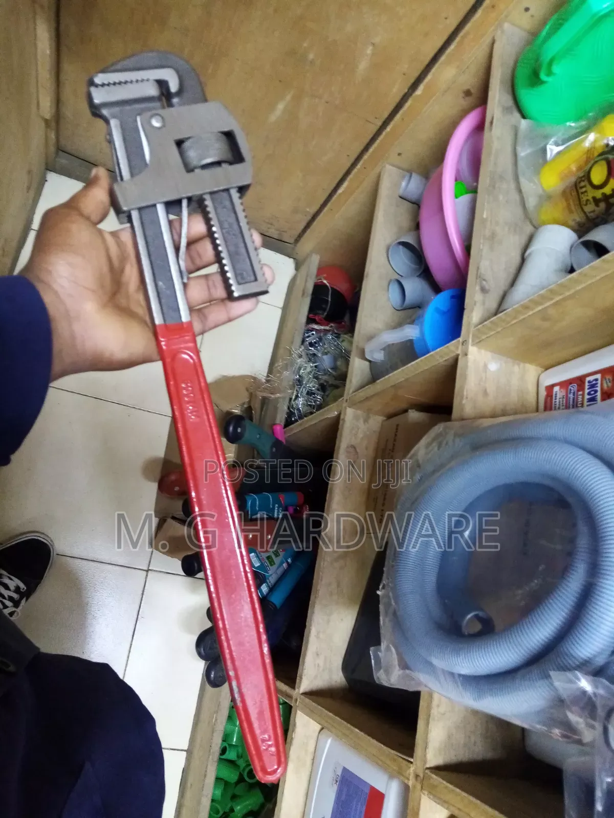 Pipe Wrenched 24 "