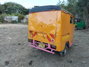 Piaggio 2020 Yellow