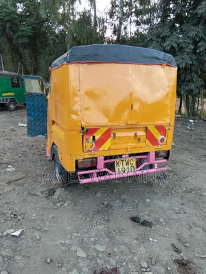 Piaggio 2020 Yellow