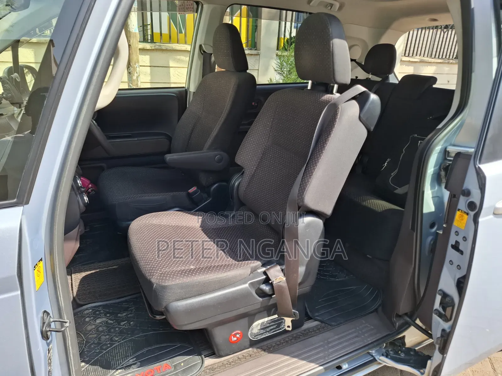Toyota Spade 2014 Silver