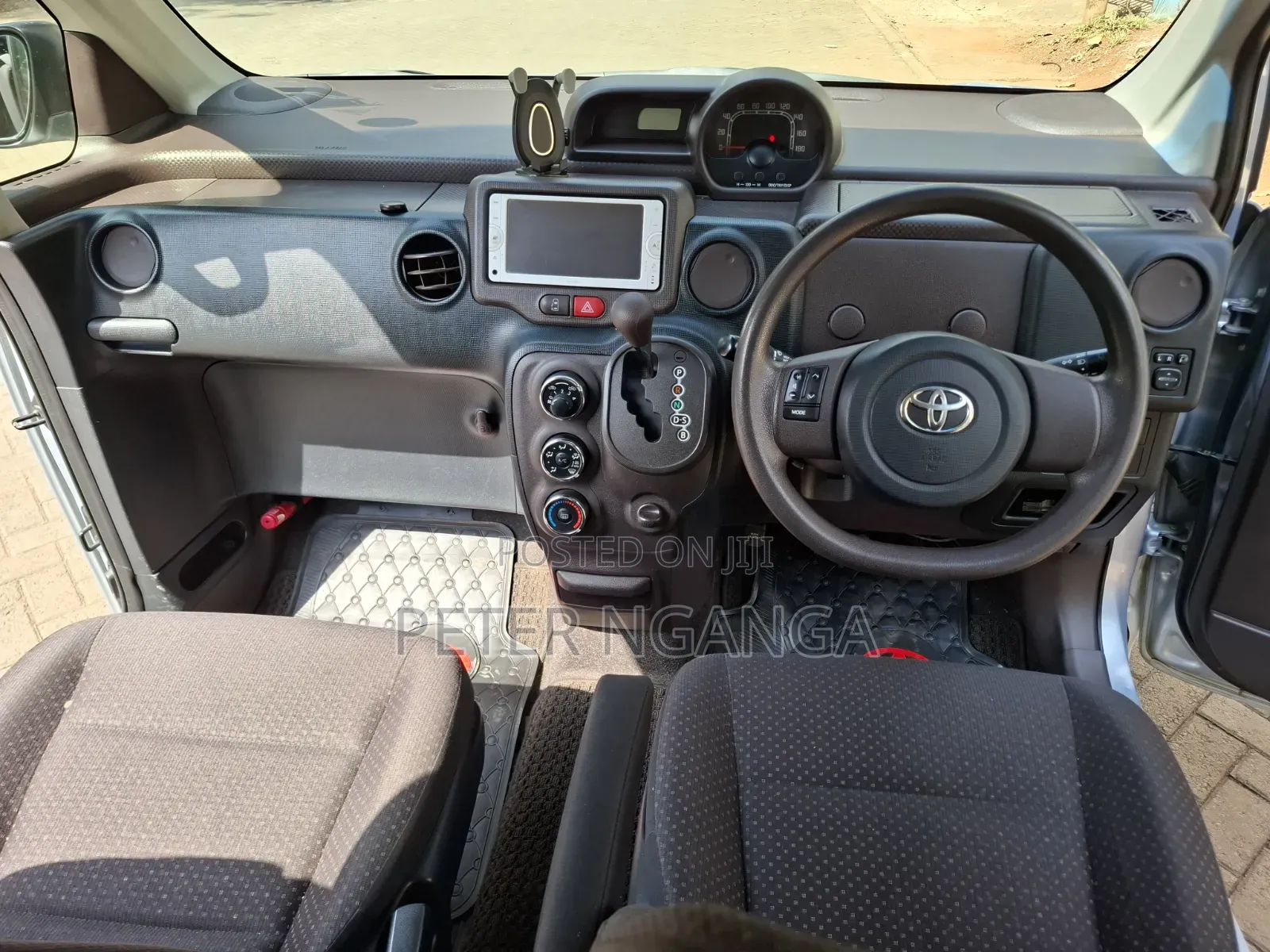 Toyota Spade 2014 Silver