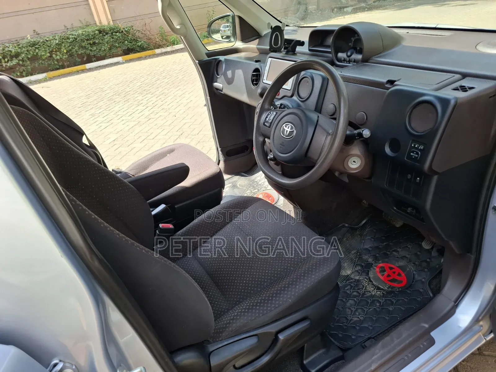 Toyota Spade 2014 Silver