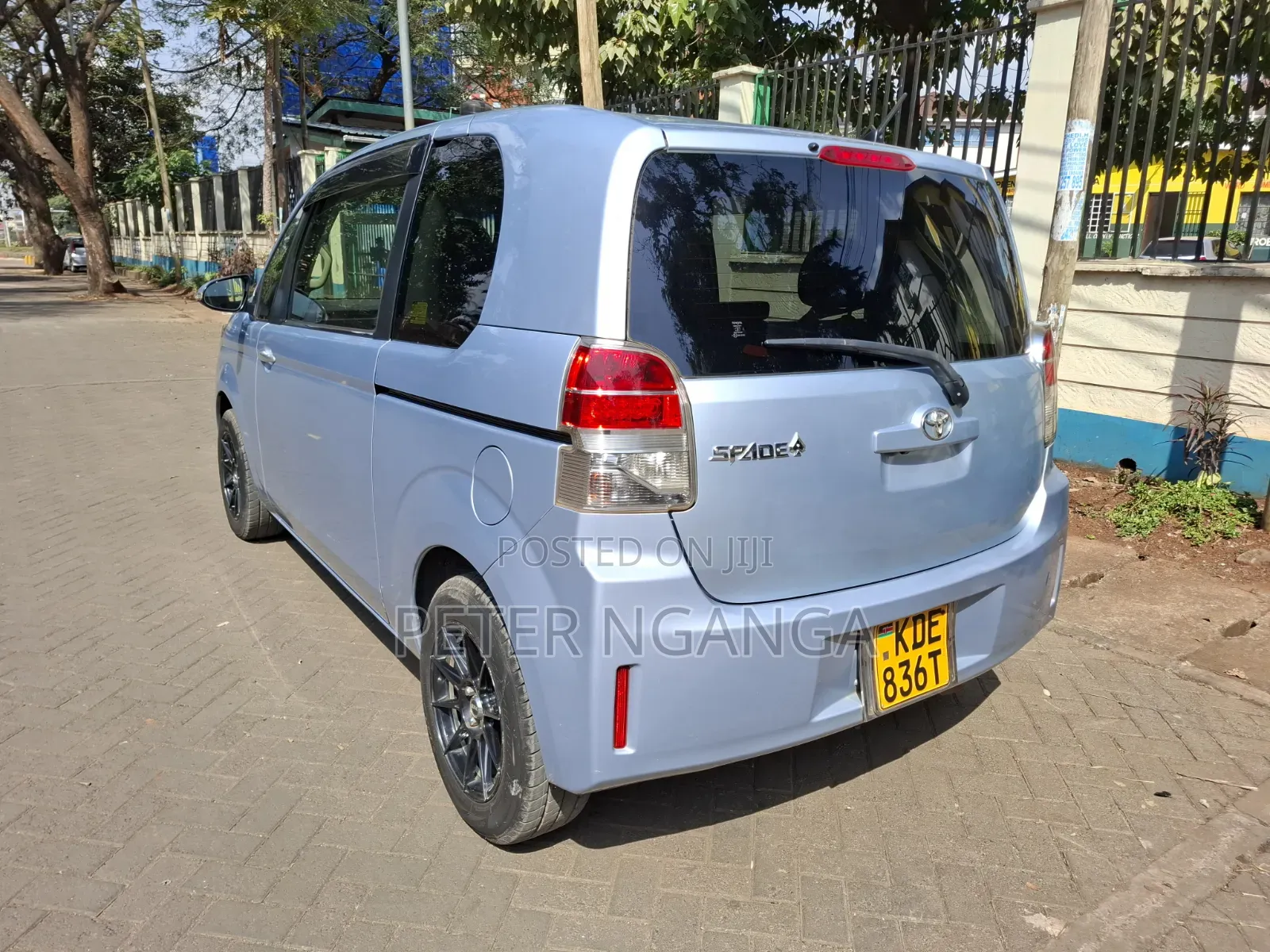 Toyota Spade 2014 Silver