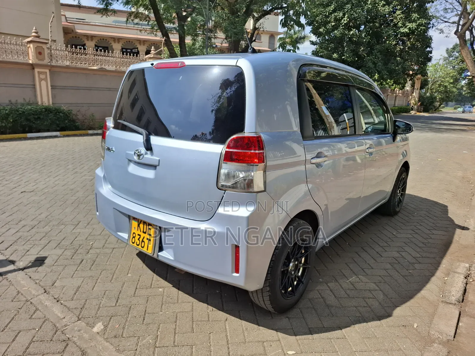 Toyota Spade 2014 Silver