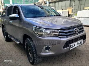 Toyota Hilux 2016 Gray