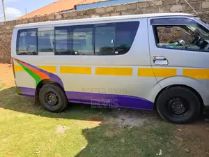 Toyota HiAce 2011 Silver