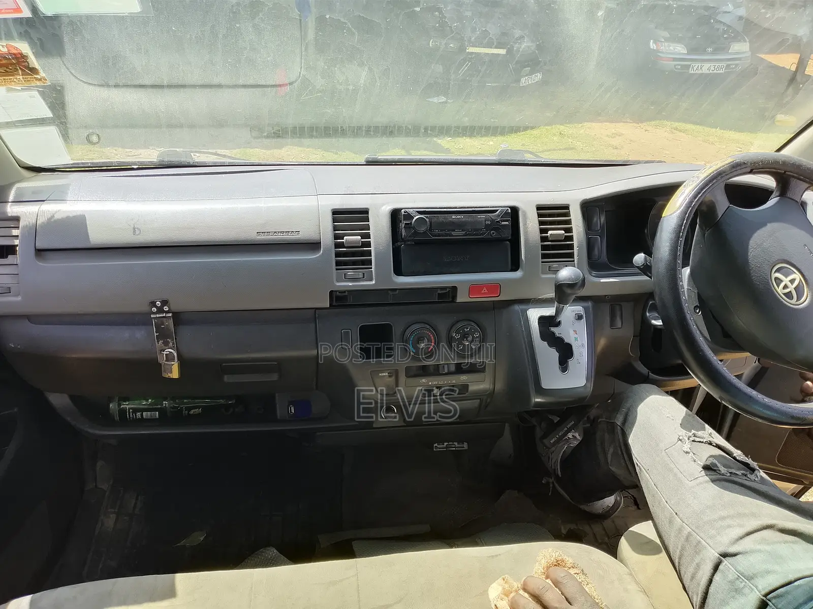 Toyota HiAce 2011 Silver