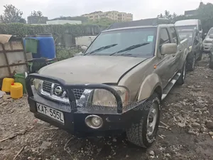 Nissan NP300 1997 Gold