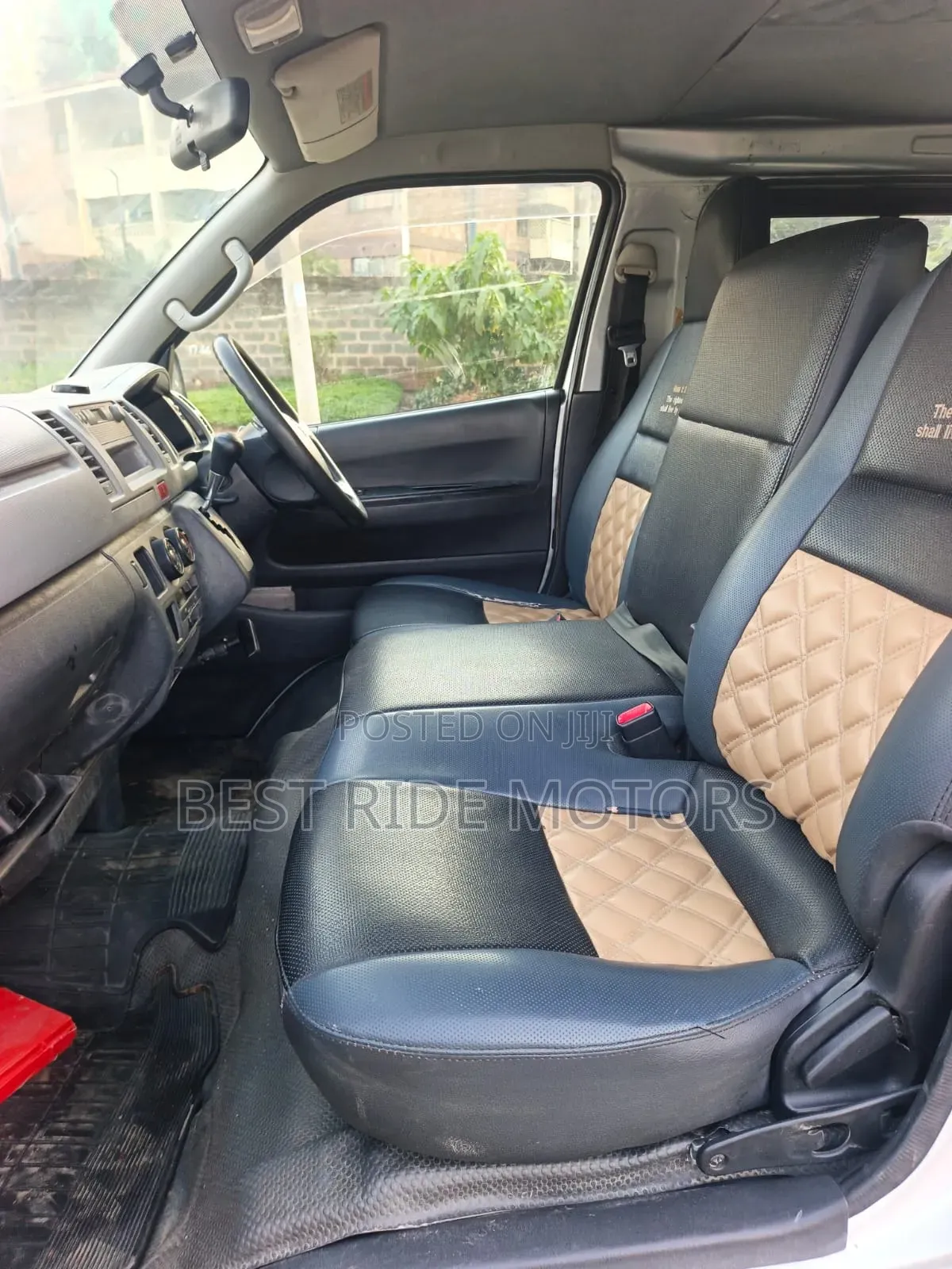 Toyota HiAce 2012 Silver