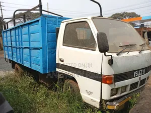 Cheap Isuzu NKR 3.3 Diesel Truck, Needs Engine, Lorry for Sale
