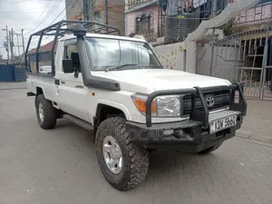 Toyota Land Cruiser 2016 White