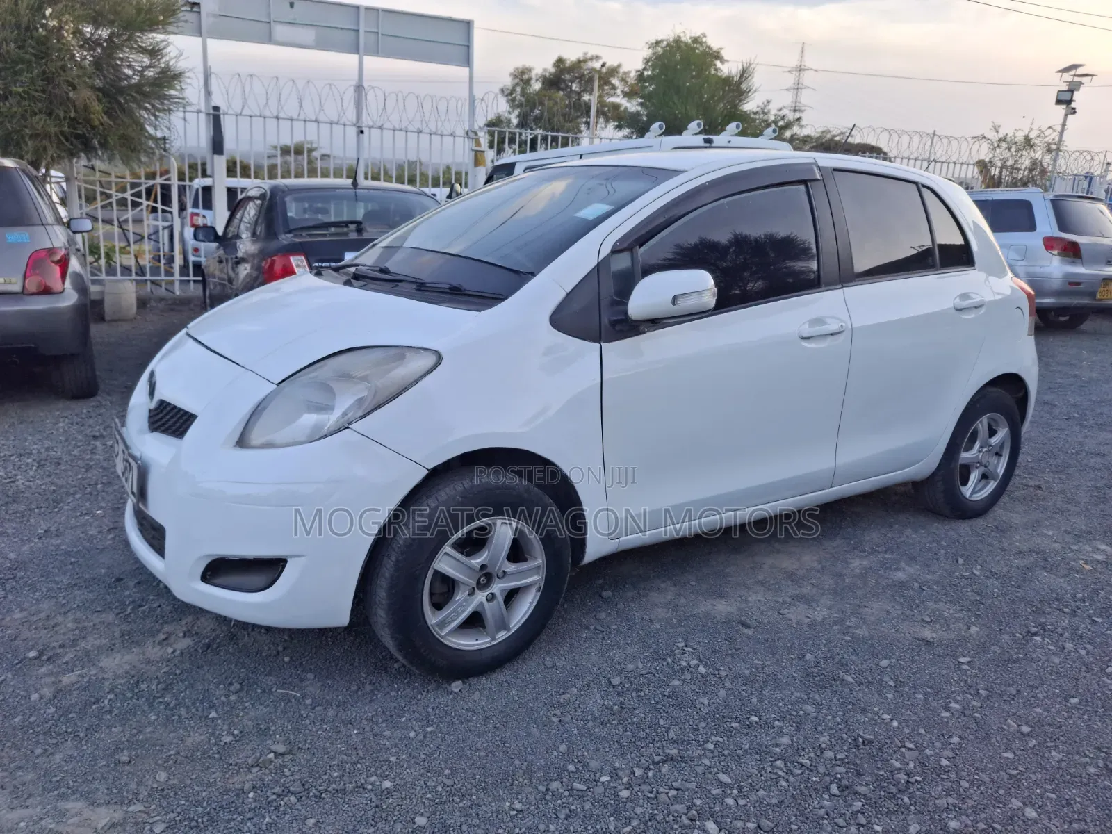 Toyota Vitz 2011 White