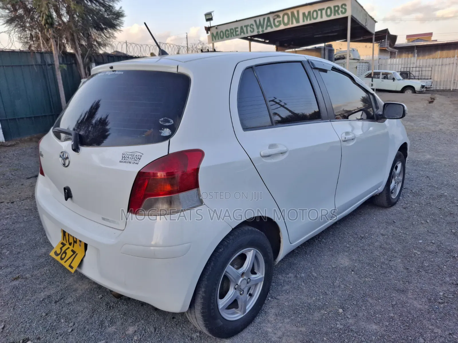 Toyota Vitz 2011 White