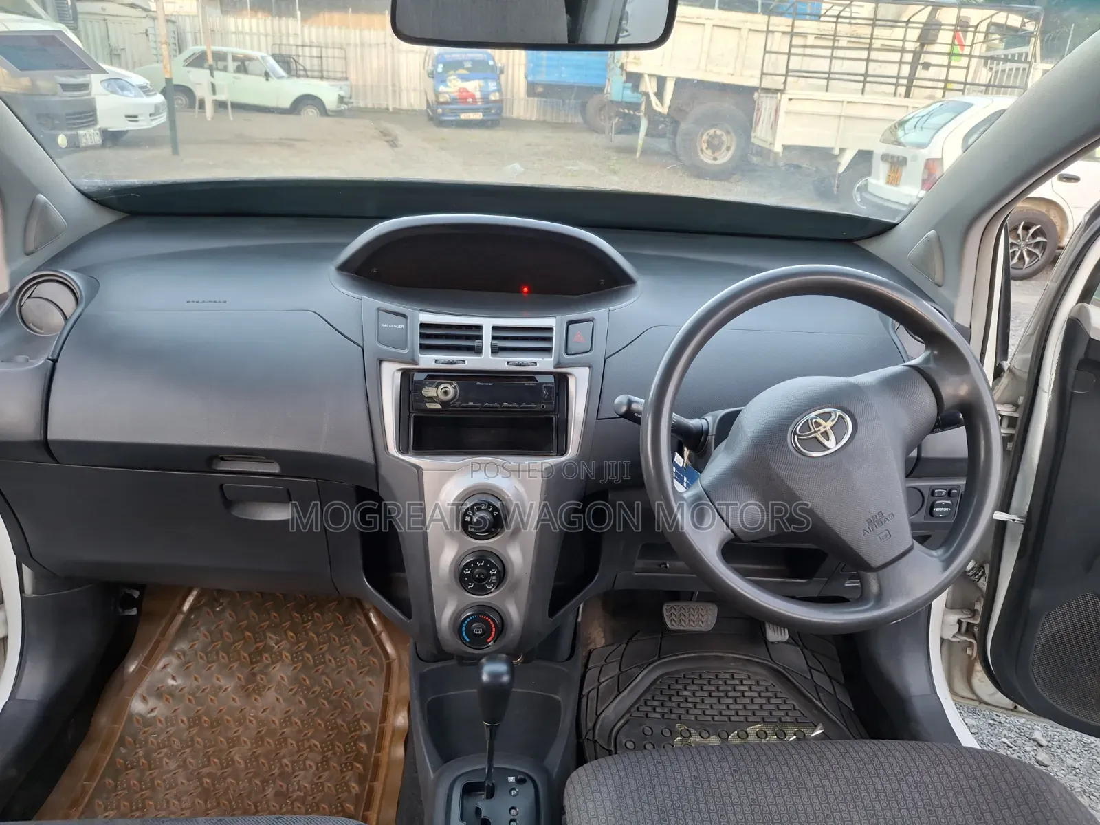 Toyota Vitz 2011 White