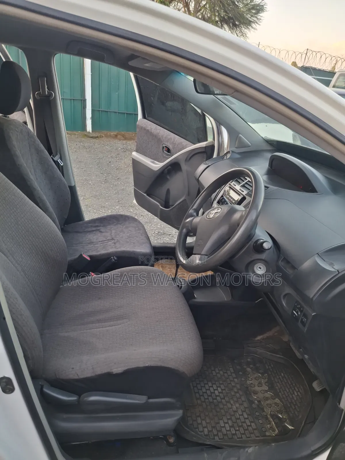 Toyota Vitz 2011 White