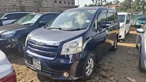 Toyota Noah 2009 Blue
