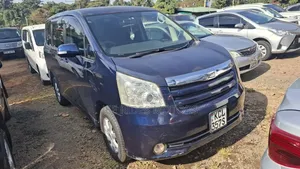 Toyota Noah 2009 Blue