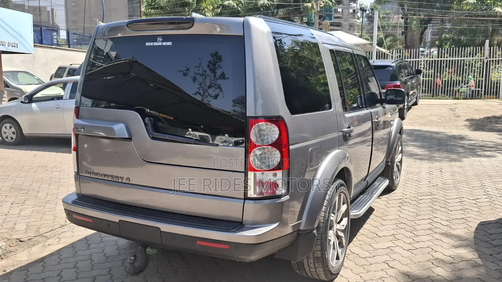 Land Rover Discovery 2012 Gray