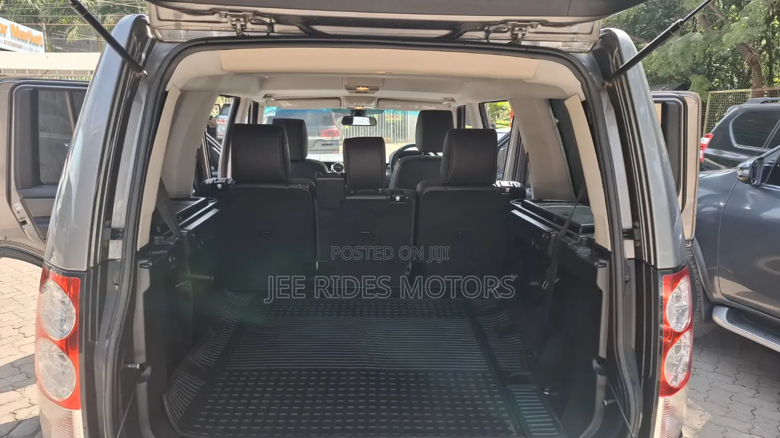 Land Rover Discovery 2012 Gray