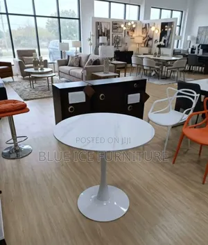 Modern Tulip Round Table
