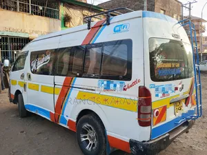 Toyota HiAce 2011 White